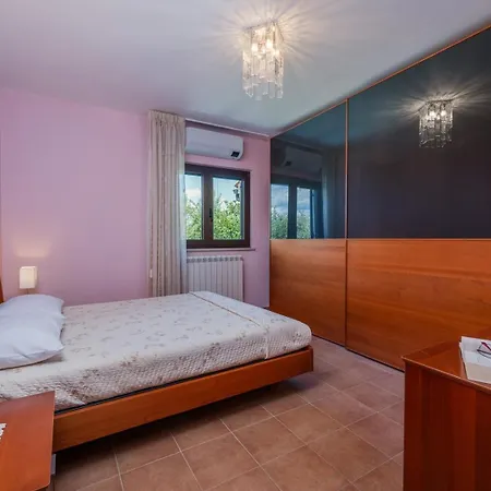 Tatil Evi Olive Tree Oasis With Heated Pool