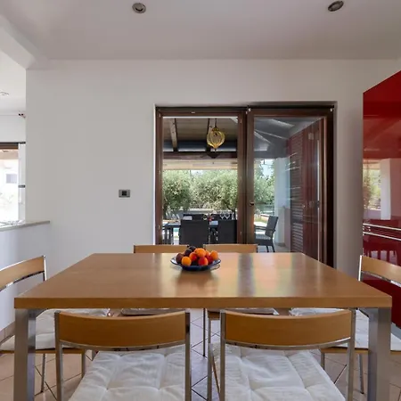 Olive Tree Oasis With Heated Pool Tatil Evi Štinjan