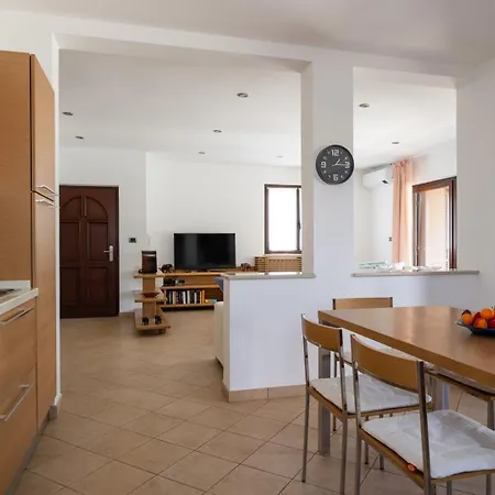 Olive Tree Oasis With Heated Pool Štinjan