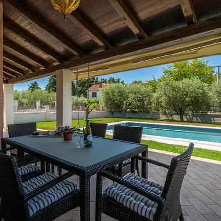 Tatil Evi Olive Tree Oasis With Heated Pool *
