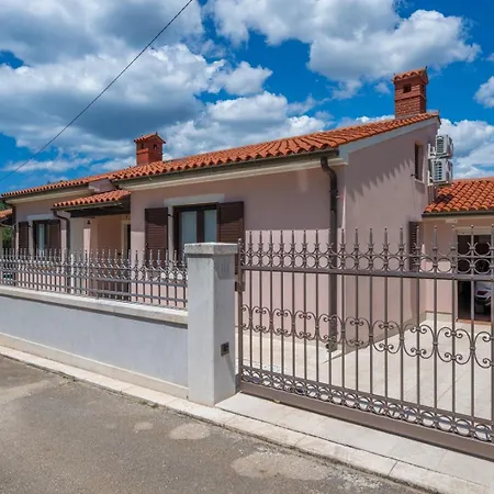 Olive Tree Oasis With Heated Pool Tatil Evi Štinjan