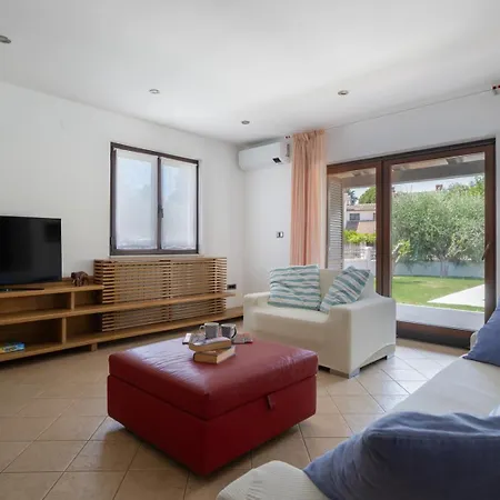 Tatil Evi Olive Tree Oasis With Heated Pool Štinjan