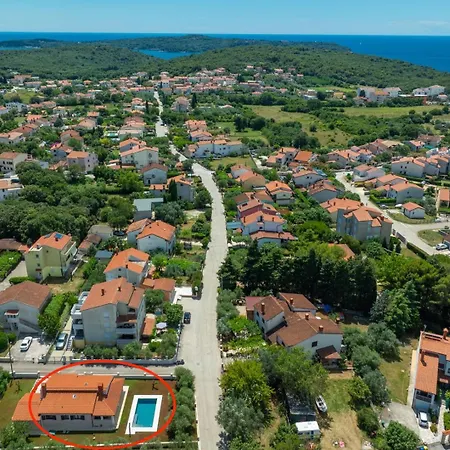 Olive Tree Oasis With Heated Pool 펜션 *