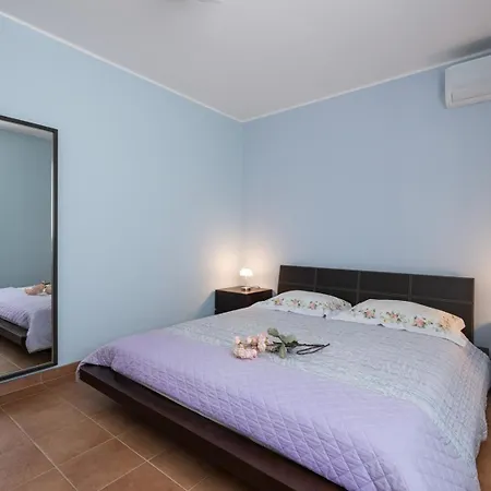Tatil Evi Olive Tree Oasis With Heated Pool Štinjan
