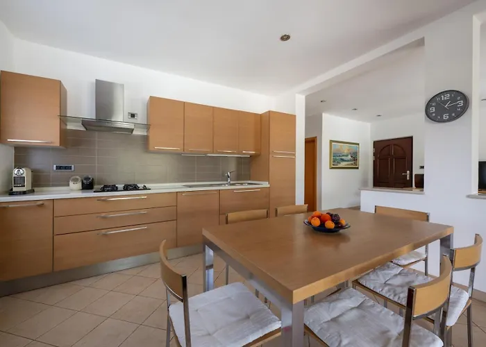 Olive Tree Oasis With Heated Pool 펜션 스틴잔