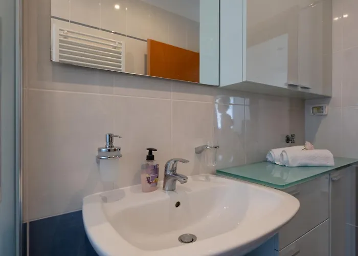 펜션 Olive Tree Oasis With Heated Pool