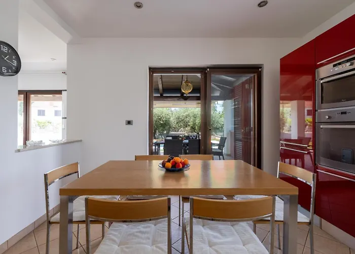 Olive Tree Oasis With Heated Pool 펜션 스틴잔