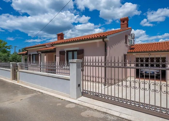 Olive Tree Oasis With Heated Pool 펜션 스틴잔