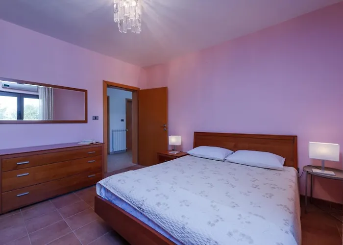 펜션 Olive Tree Oasis With Heated Pool 스틴잔