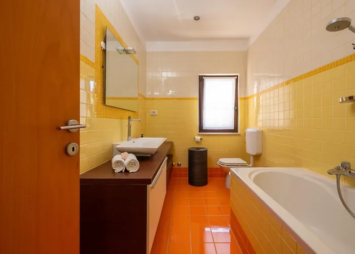 Olive Tree Oasis With Heated Pool *