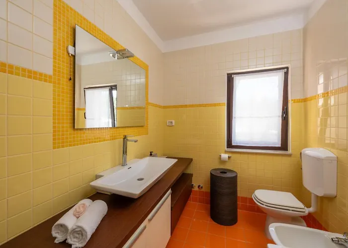 펜션 Olive Tree Oasis With Heated Pool 스틴잔