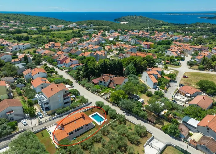 Olive Tree Oasis With Heated Pool *