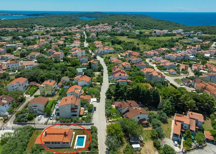 Olive Tree Oasis With Heated Pool 펜션 *