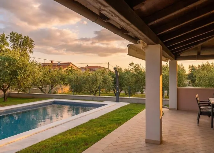 Olive Tree Oasis With Heated Pool 스틴잔