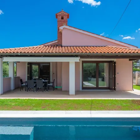 Olive Tree Oasis With Heated Pool Vakantiehuis