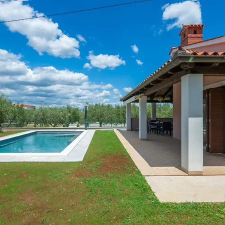 Holiday home Olive Tree Oasis With Heated Pool Stinjan