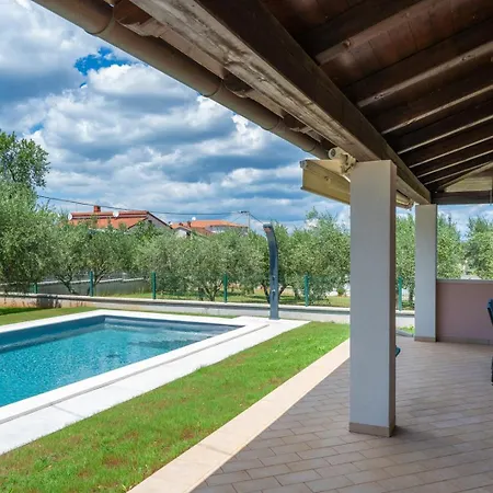 Olive Tree Oasis With Heated Pool Vakantiehuis *