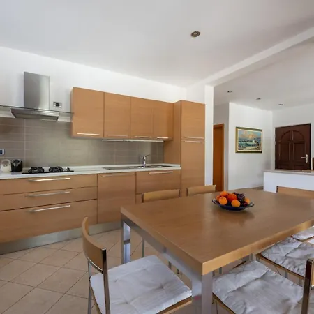 Olive Tree Oasis With Heated Pool Vakantiehuis Štinjan