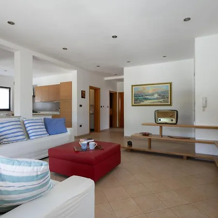 Olive Tree Oasis With Heated Pool *