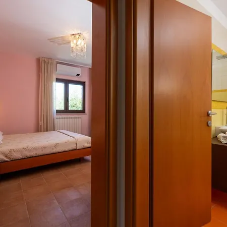 Olive Tree Oasis With Heated Pool Vakantiehuis