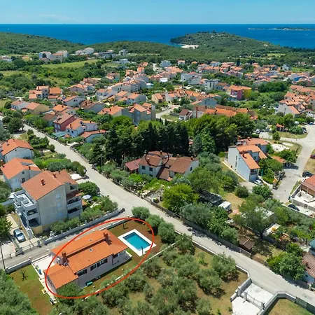 Olive Tree Oasis With Heated Pool *